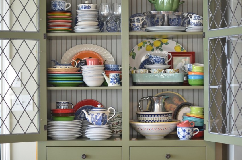 Шкаф для посуды – интересные модели, новинки сезона и самые стильные витрины этого года (100 фото)