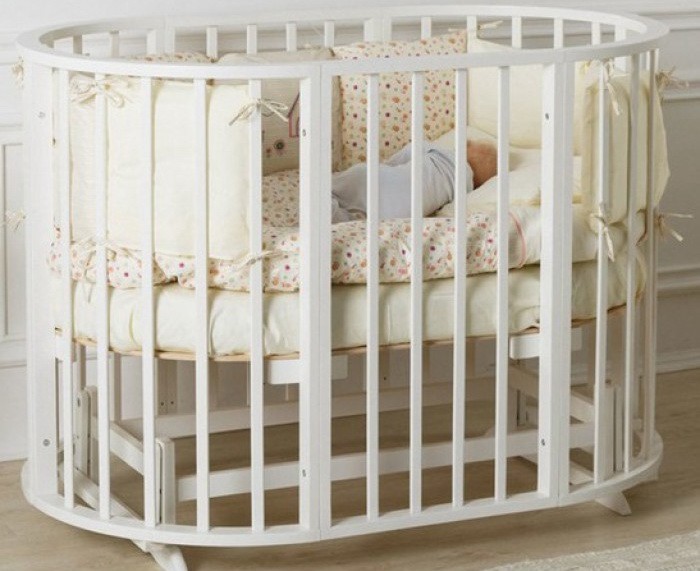 Круглые и овальные кроватки-трансформеры в интерьере детской