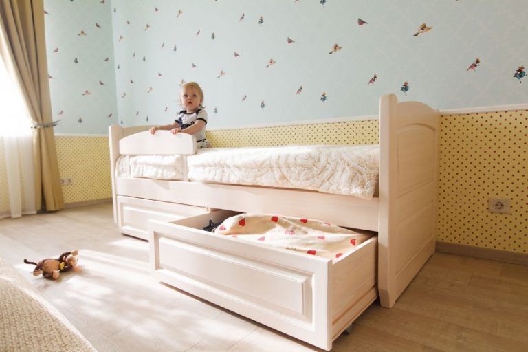 Кровать в детскую спальню
